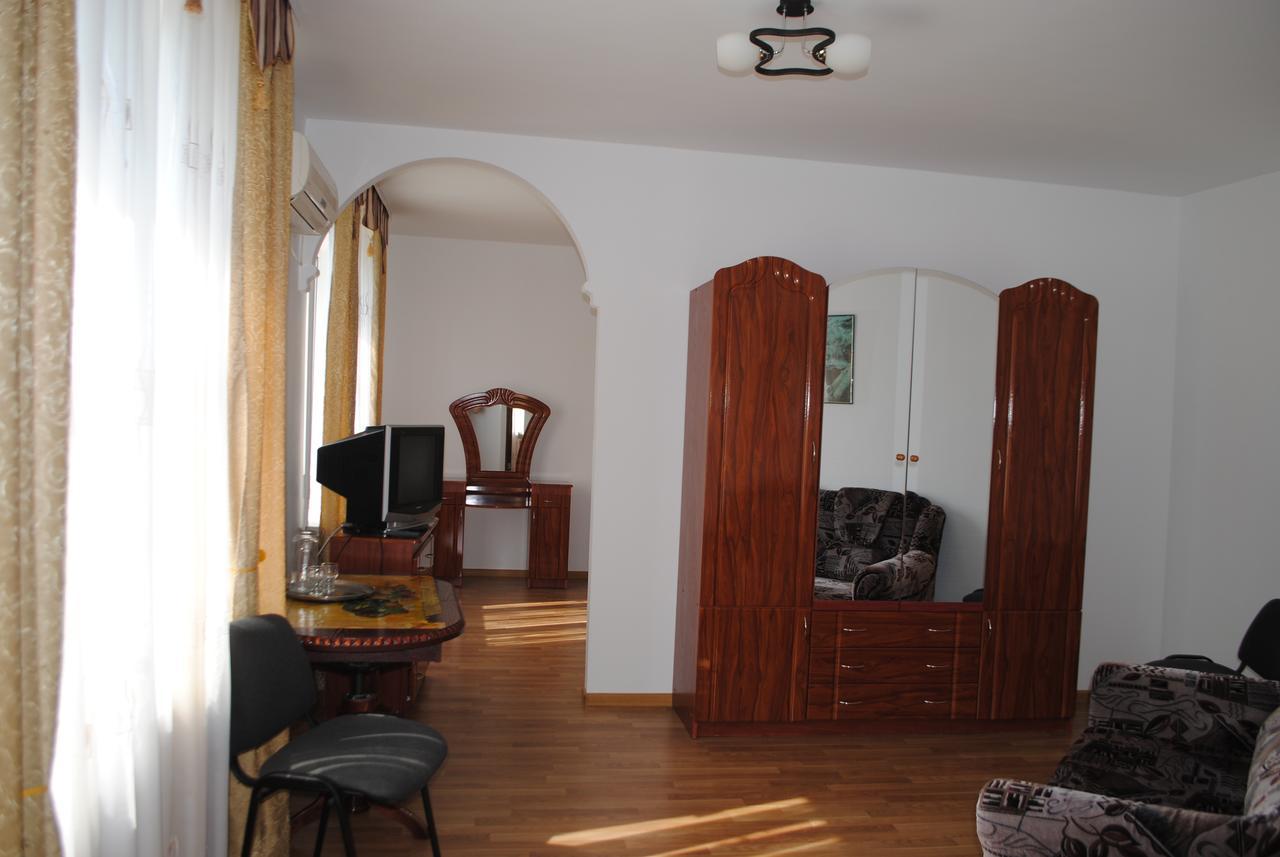Hotel - Restaurant "Lion'S Heart" Velyka Omelyana ภายนอก รูปภาพ